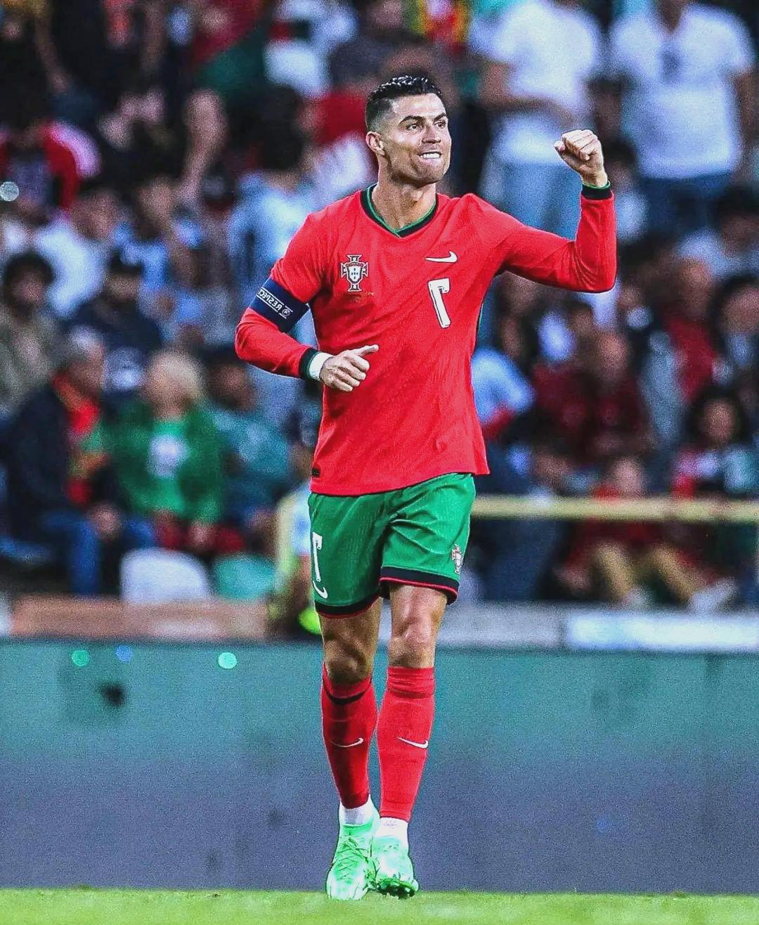 金年会- c罗在湖人比赛中精彩发挥,挺进下一轮引发热议的球员 