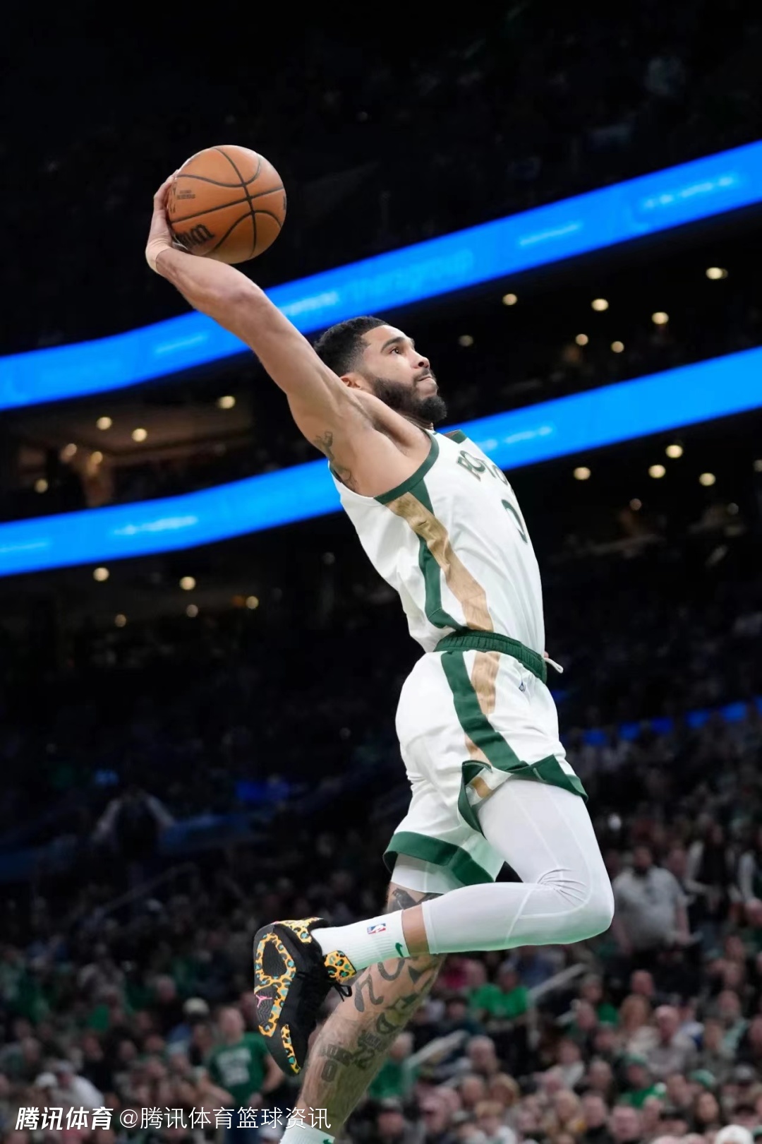 金年会-关于塔图姆连续十场比赛得分超过高光表现，勇士挑战极限！的信息